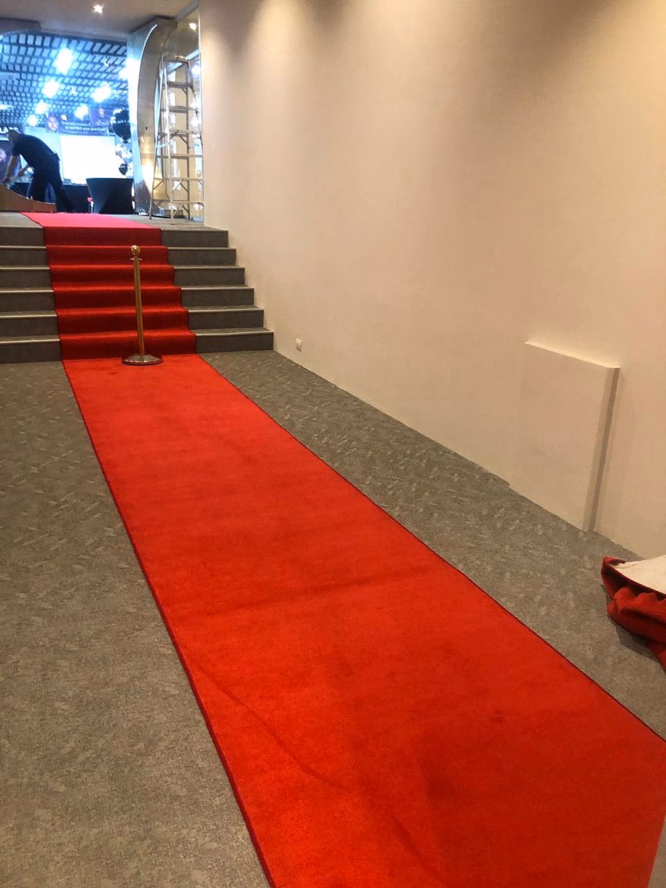 ¿Qué simboliza la alfombra roja?