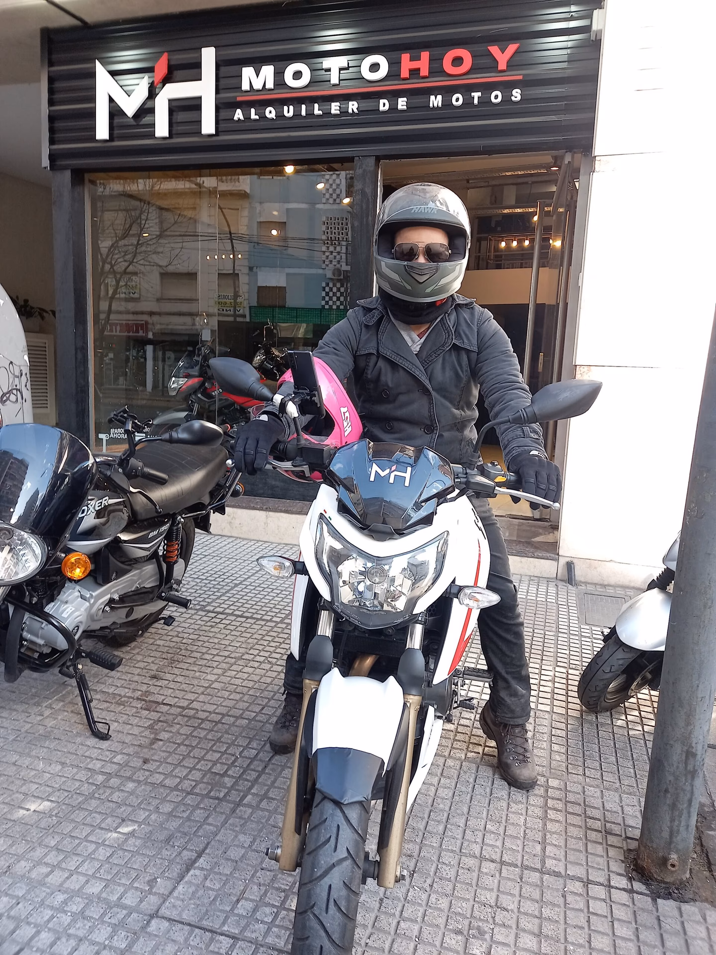 ¿Cuánto se cobra de renta por una moto?