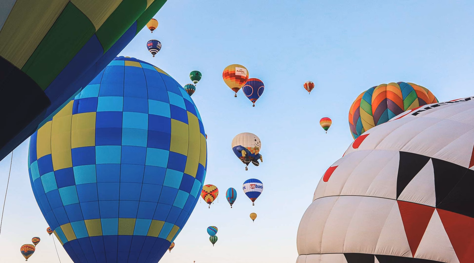 ¿Cuántas personas pueden llevar un globo aerostático?