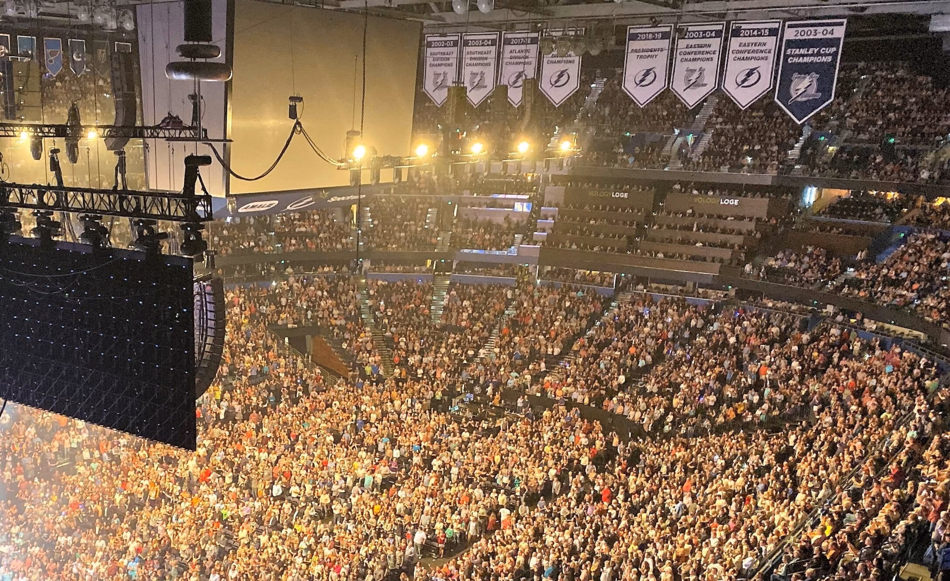 Does Amalie Arena do tours?