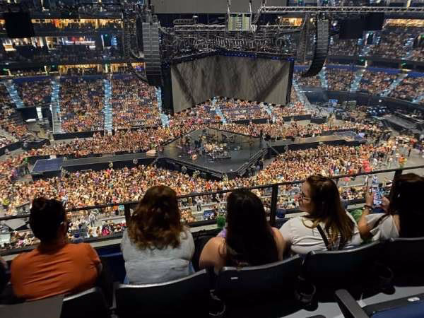 Are club seats at Amalie Arena worth it?