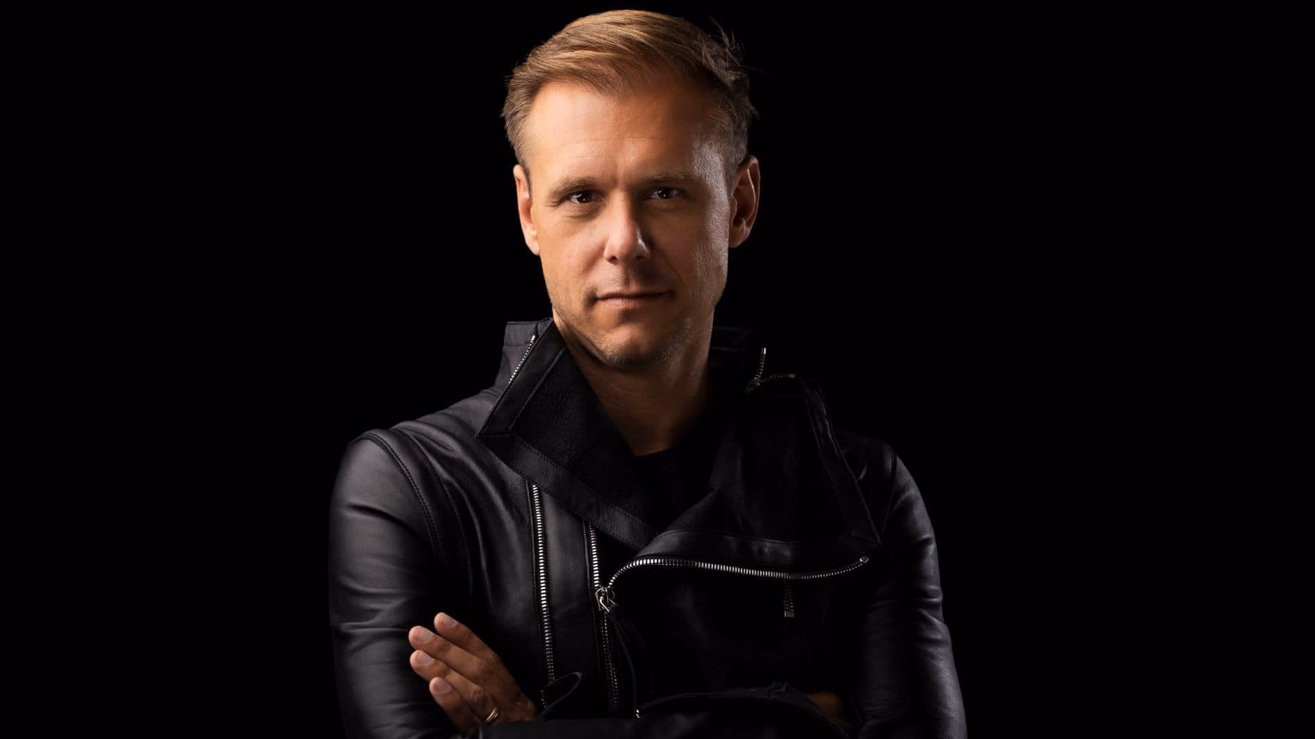 ¿Cuánto cobra Armin van Buuren por evento?