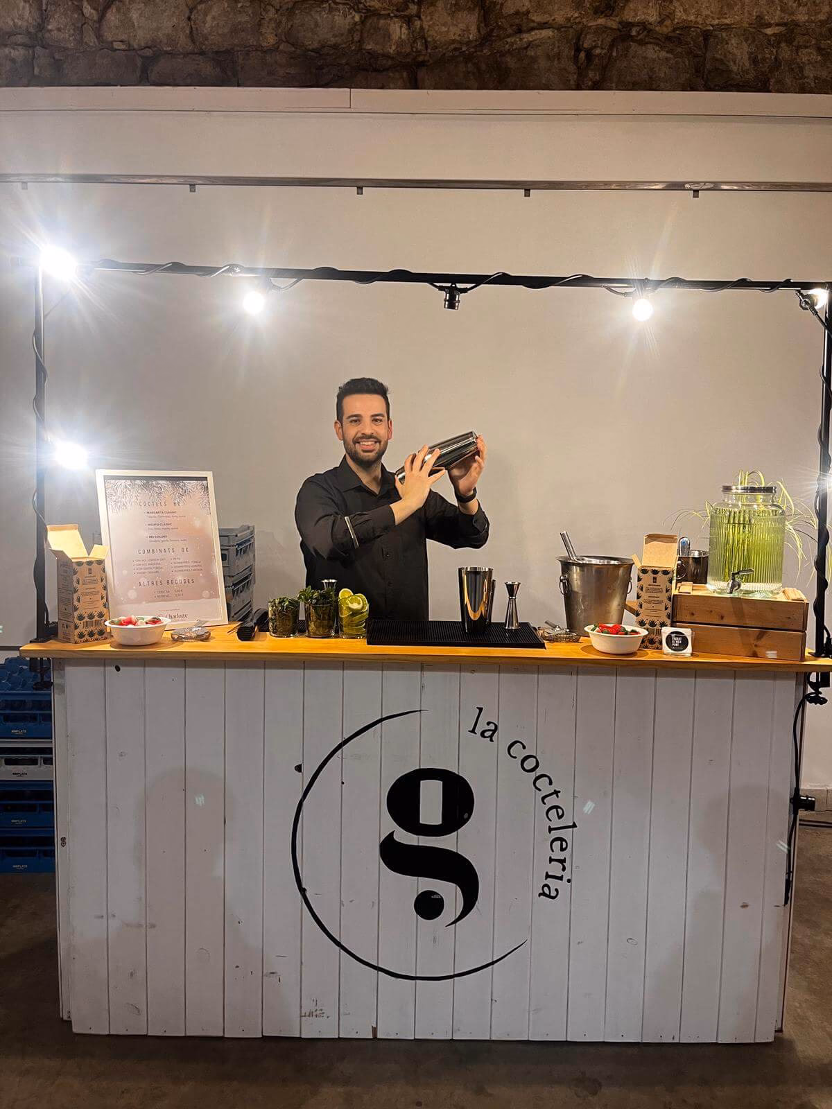 ¿Cuánto cobra un bartender por día?