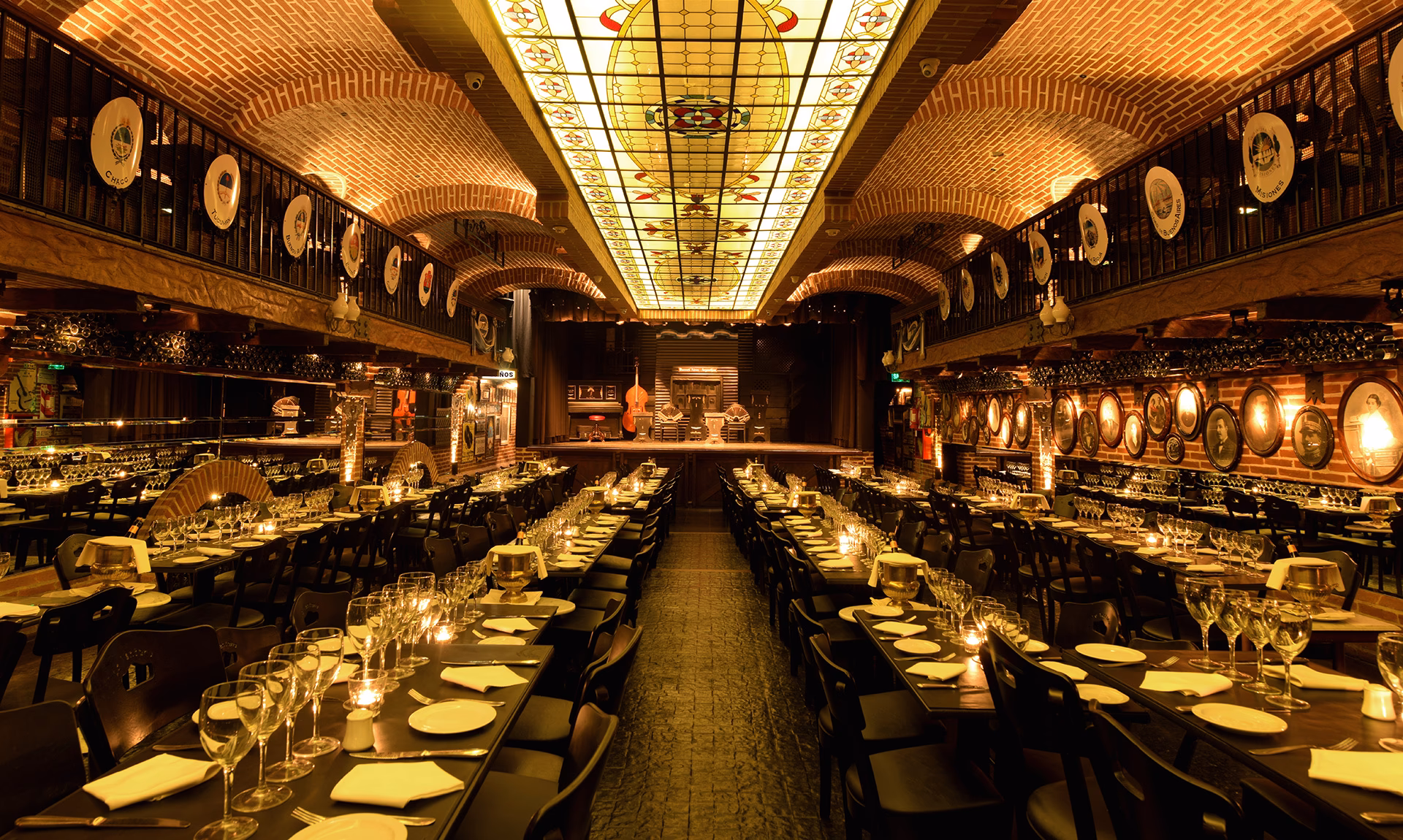 ¿Cuánto cuesta una cena en un buen restaurante en Buenos Aires?