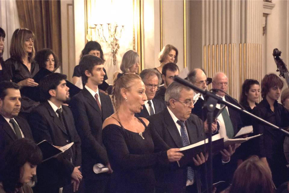 ¿Cuánto cobra un coro para una misa?