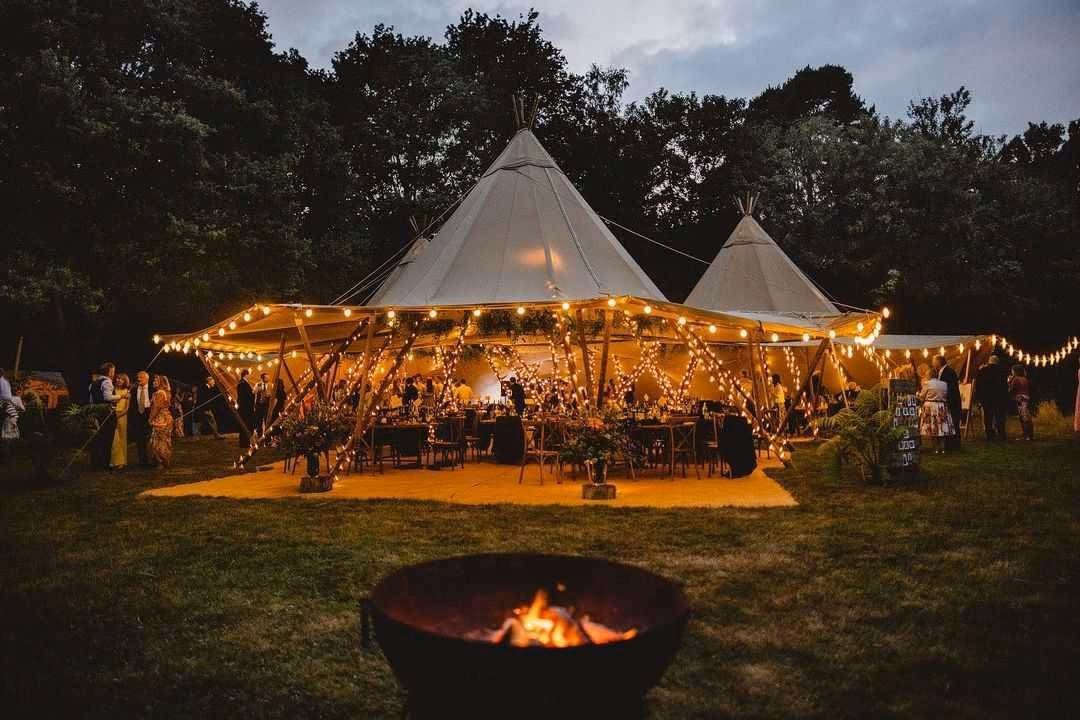 Which is correct, tipi or teepee?
