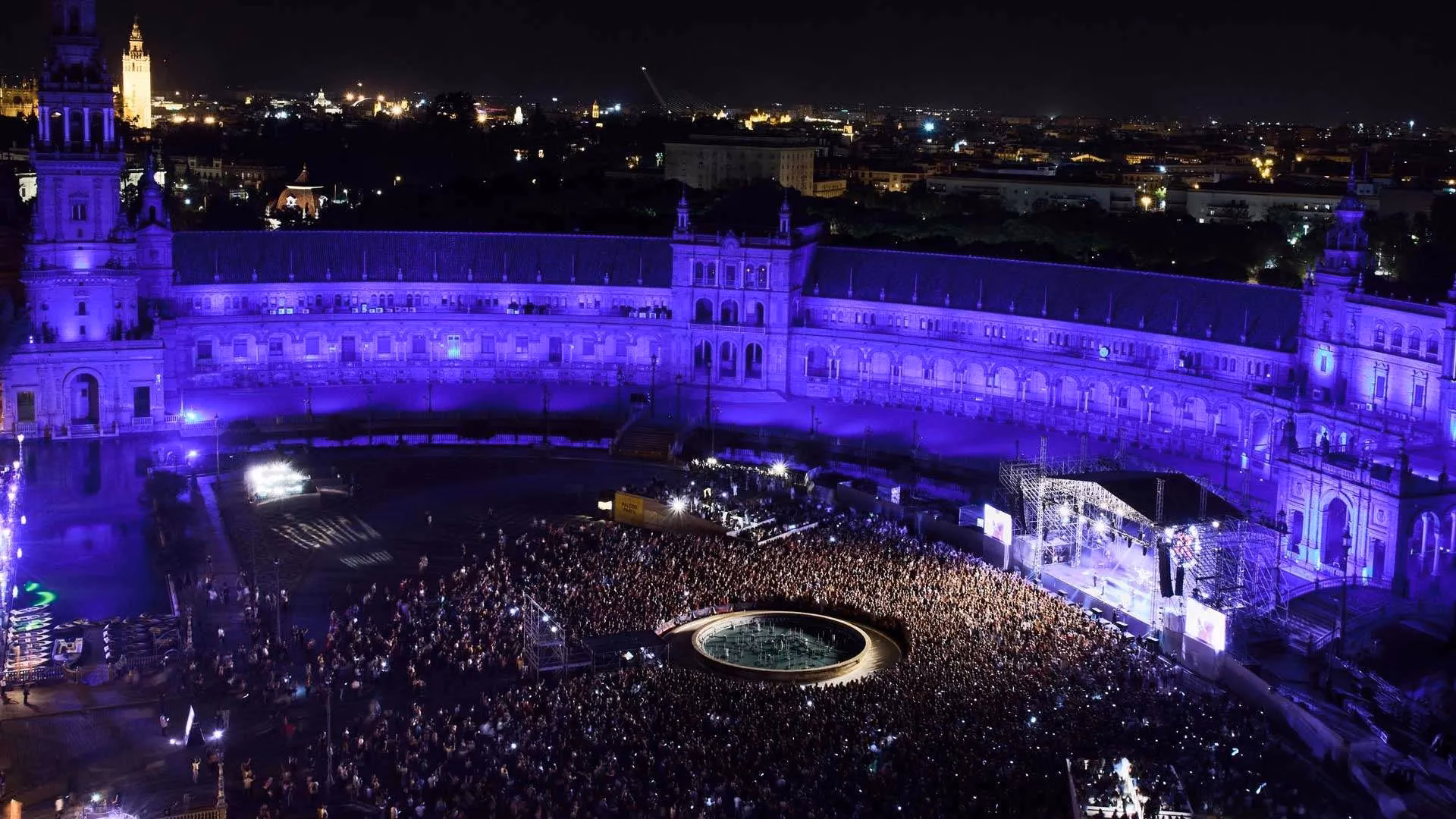 ¿Quién canta en la Plaza de España Sevilla?