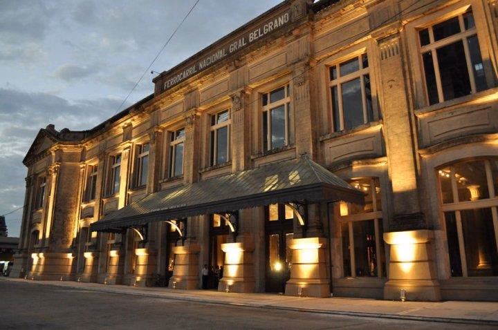 ¿Cuántas personas entran en la estación belgrano Santa Fe?