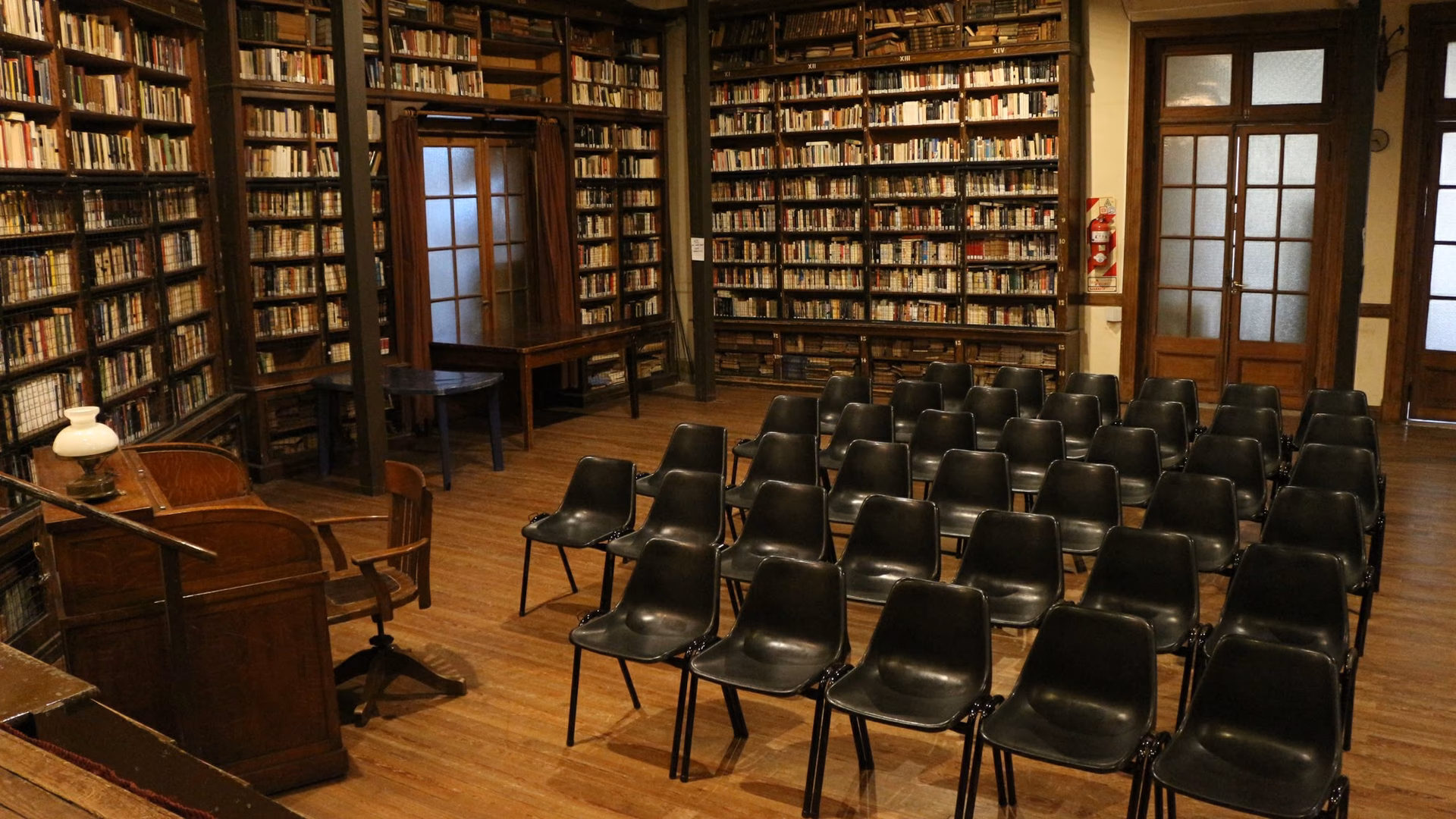 ¿Cómo puedo hacer que mi biblioteca sea divertida?