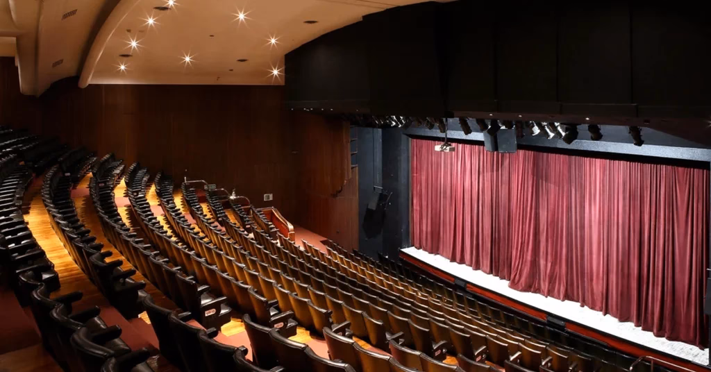 ¿Cuántos asientos tiene el teatro Metropolitan?