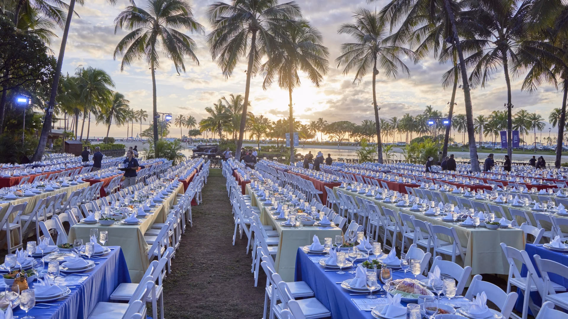 Does Waikiki have nightlife?