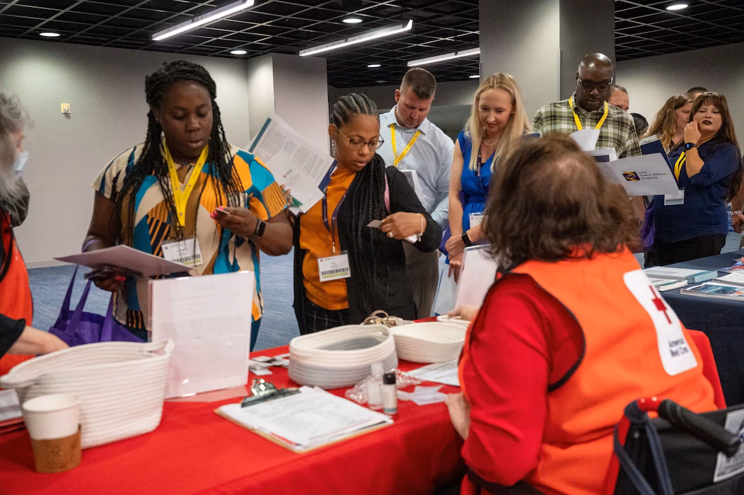 What do you wear to a yellow ribbon event?